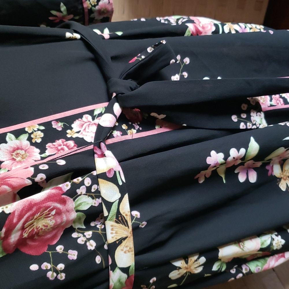 Oscar de la Renta Floral Robe - Picture 4 of 7